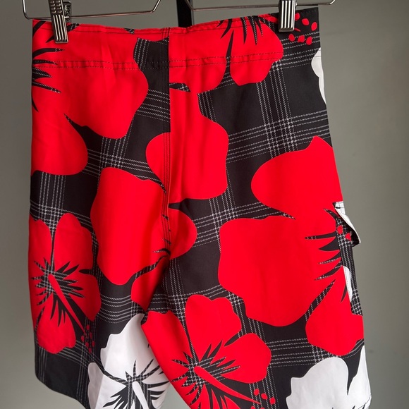 NWT Gwada Surf Floral Men's Swim Shorts - Red and Black Size 30 - Picture 7 of 9
